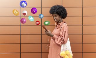 concept-de-marketing-des-medias-sociaux-pour-le-marketing-avec-des-applications (1)